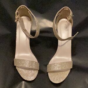 Ladies go open toe shoes.